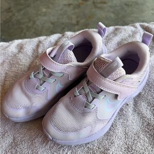 Nike Kids Lavender Athletic Sneakers with Hook-and-Loop Strap